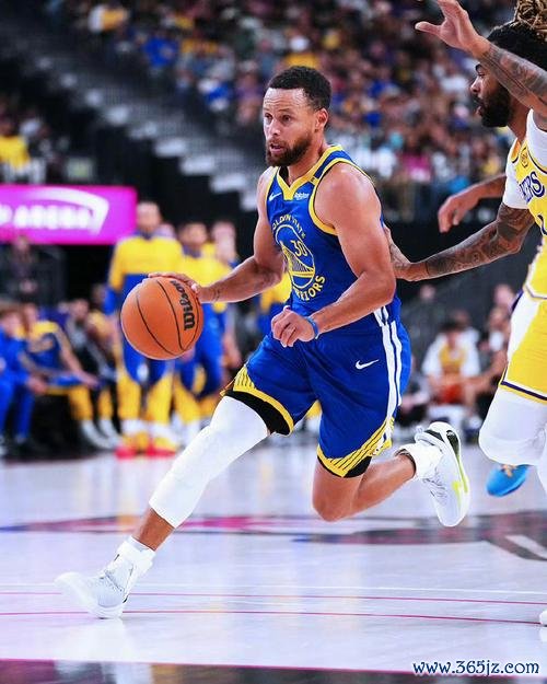 骑士狂胜勇士豪取10连胜，加兰27分库里仅12分