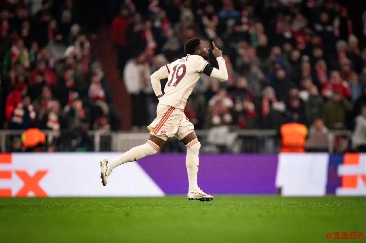 拜仁慕尼黑与加拿大新星戴维斯提前续约