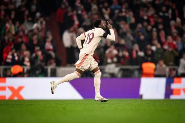 百家乐网站 拜仁慕尼黑与加拿大新星戴维斯提前续约